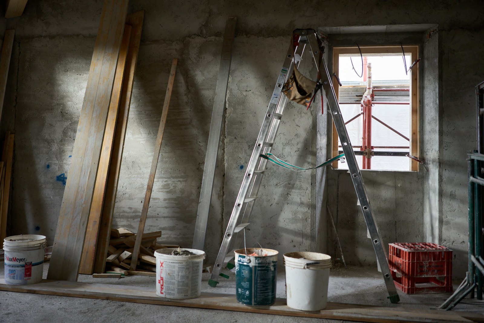 Cucina e corridoio 28 m² — posa grès su vecchio pavimento esistente con spessore ridotto